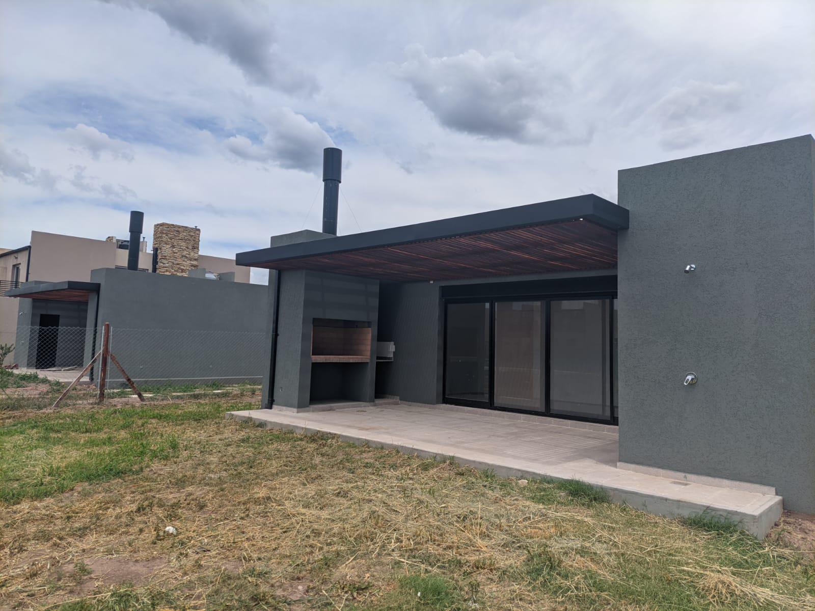 Casa en venta en Funes Norte de calidad con amenities