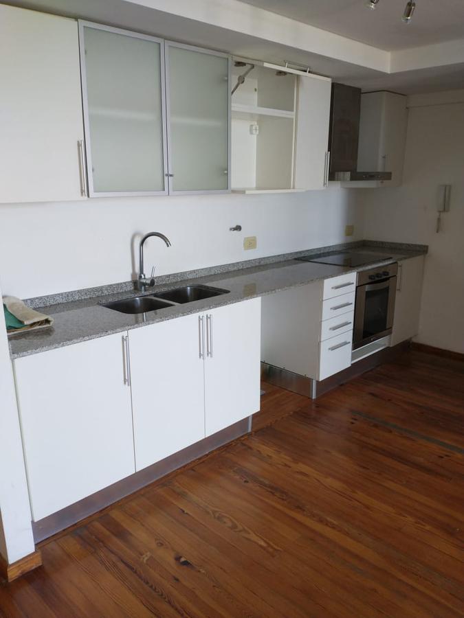 Excelente departamento en duplex de 2 amb con balcon, parrilla y pileta