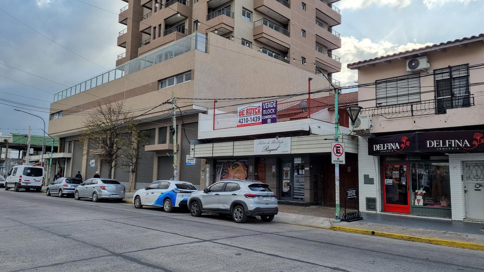 Block comercial en Cruce Varela