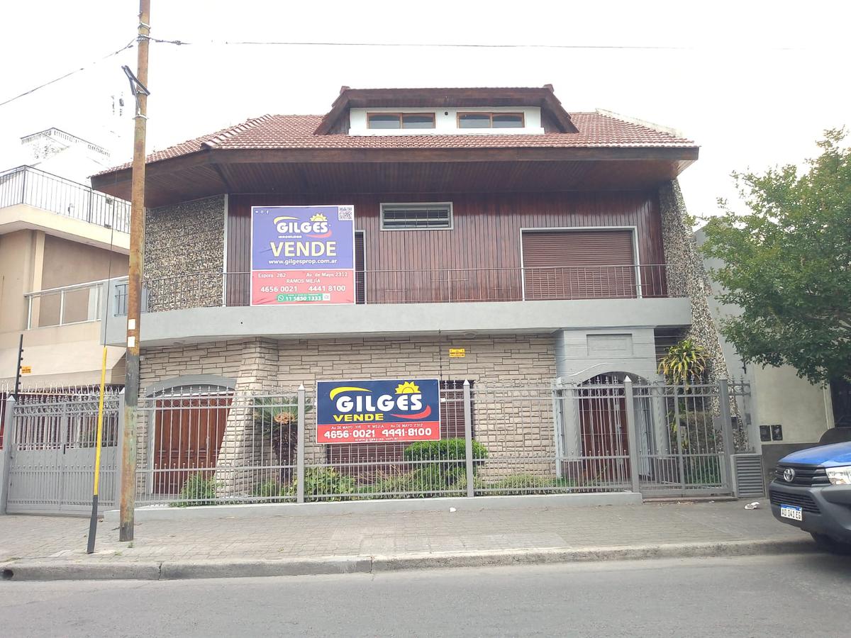 Importante Casa 6 Amb. en 3 Plantas C/Cochera Doble  - Liniers