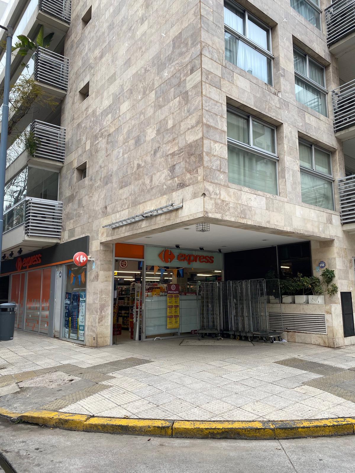 Local en Esquina con Renta de Carrefour + 15m de Frente