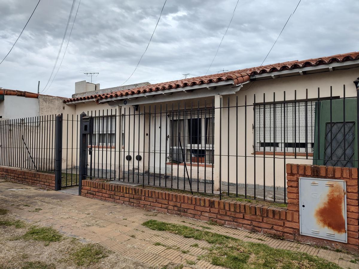 OPORTUNIDAD!  VENTA Casa 4 ambientes  A RECICLAR!