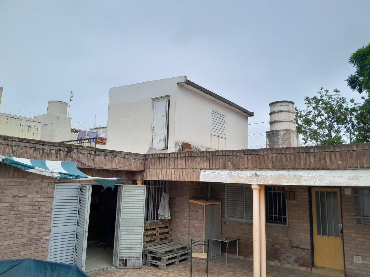 Casa en venta 2 dorm   2 locales, Av principal, comercial, Leartes, B° Talleres Sud