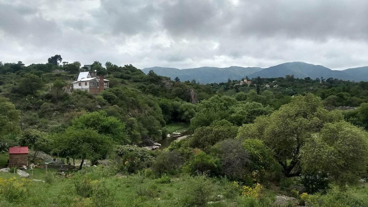 CASA A TERMINAR AL LADO DEL RIO EN HUERTA GRANDE