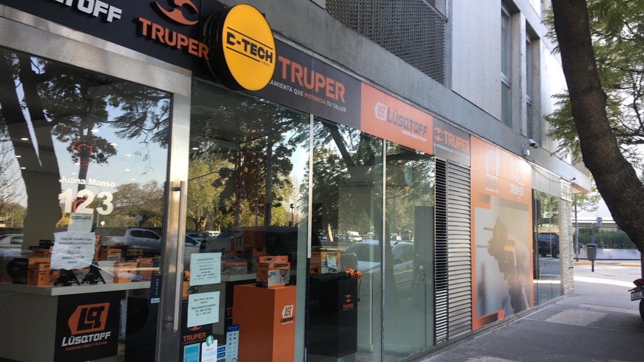 Local en Esquina en  Forum Puerto Madero, 440m2