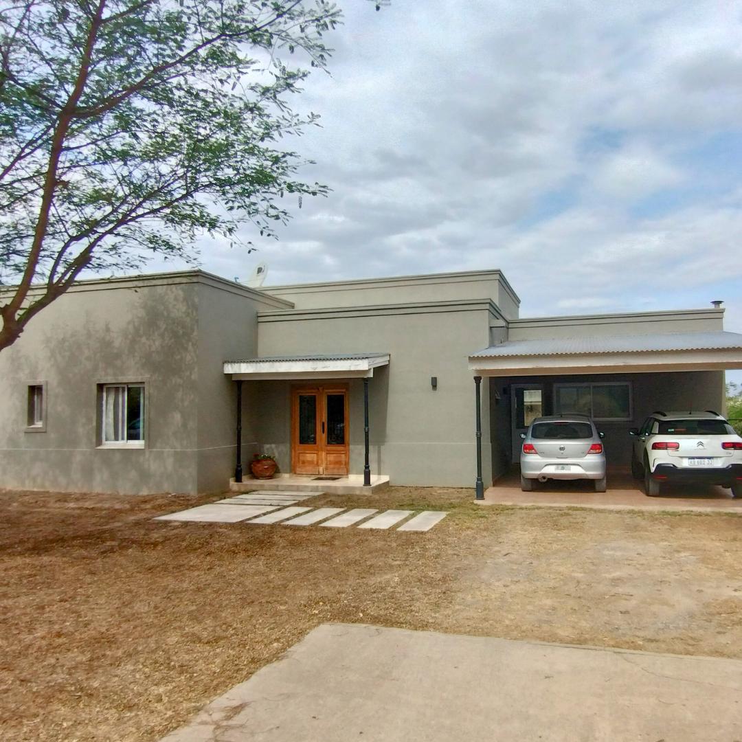 Casa en Praderas de San Lorenzo sobre av principal