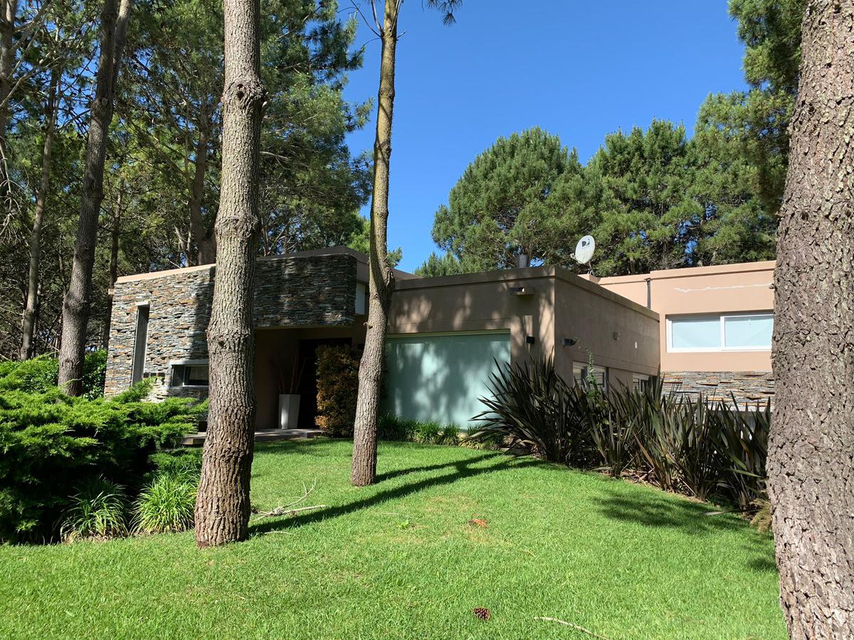 Casa en alquiler con Pileta Barrio La Herradura Pinamar norte