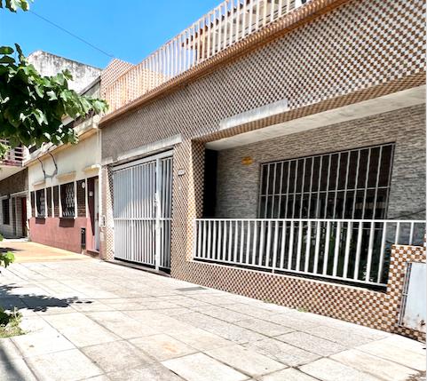 Casa o Lote en Liniers 4 ambientes Terreno Propio