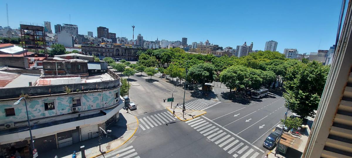 Avenida Rivadavia al 3000 y La Rioja 150 m2 4 Ambientes