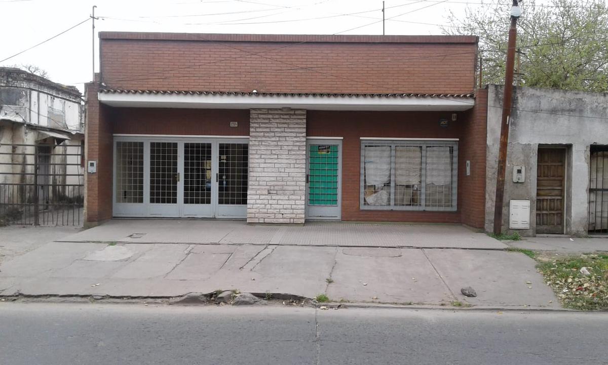 VENDO AMPLIA CASA 3 DORM EN MENDOZA N° 2.269