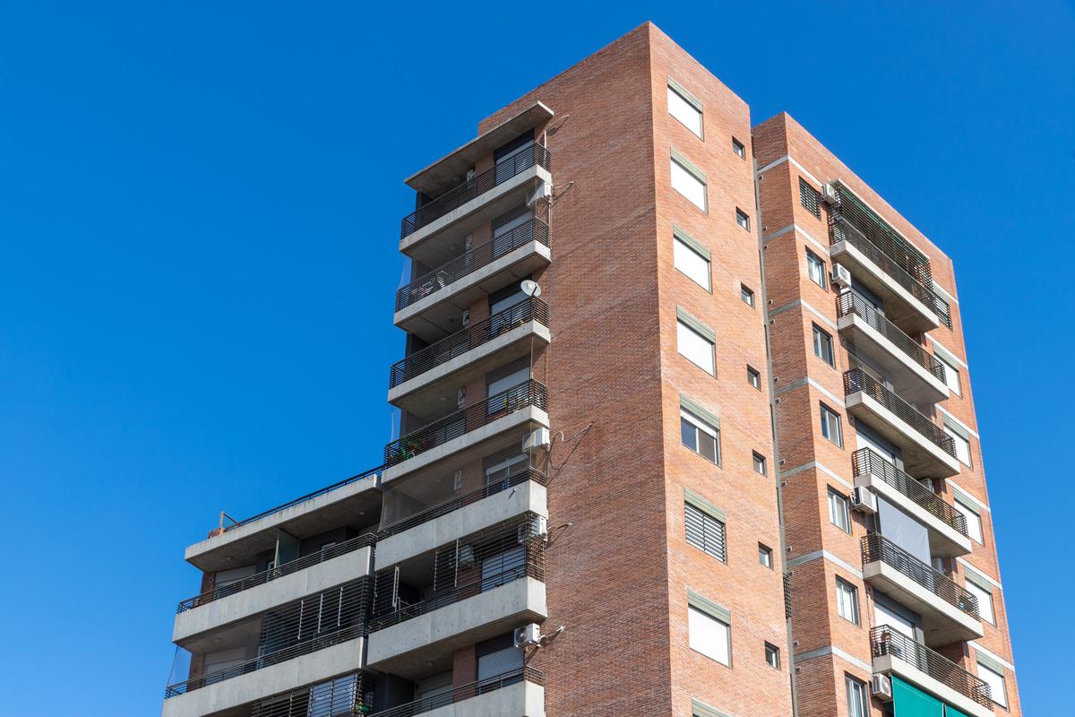 VENTA DEPARTAMENTO 2 DORMITORIOS SOBRE BV. 27 DE FEBRERO CALIDAD BAUEN