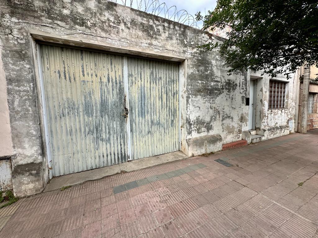 Terreno con casa en construccion en barrio Pueyrredon calle Polonia (Cochabamba/ P. Luis Monti )