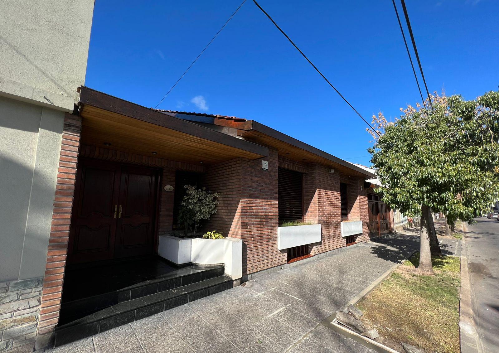 VENTA CASA - ZONA CENTRICA LUJAN