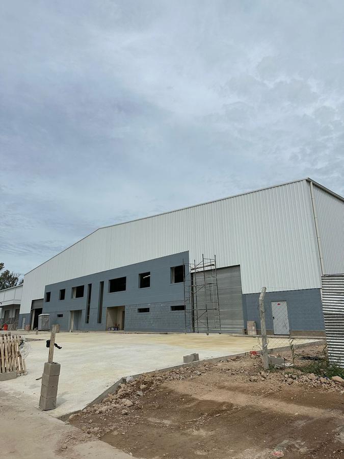 Depósito con oficinas 2.500m2- Parque Industrial Pilar / Pilarica