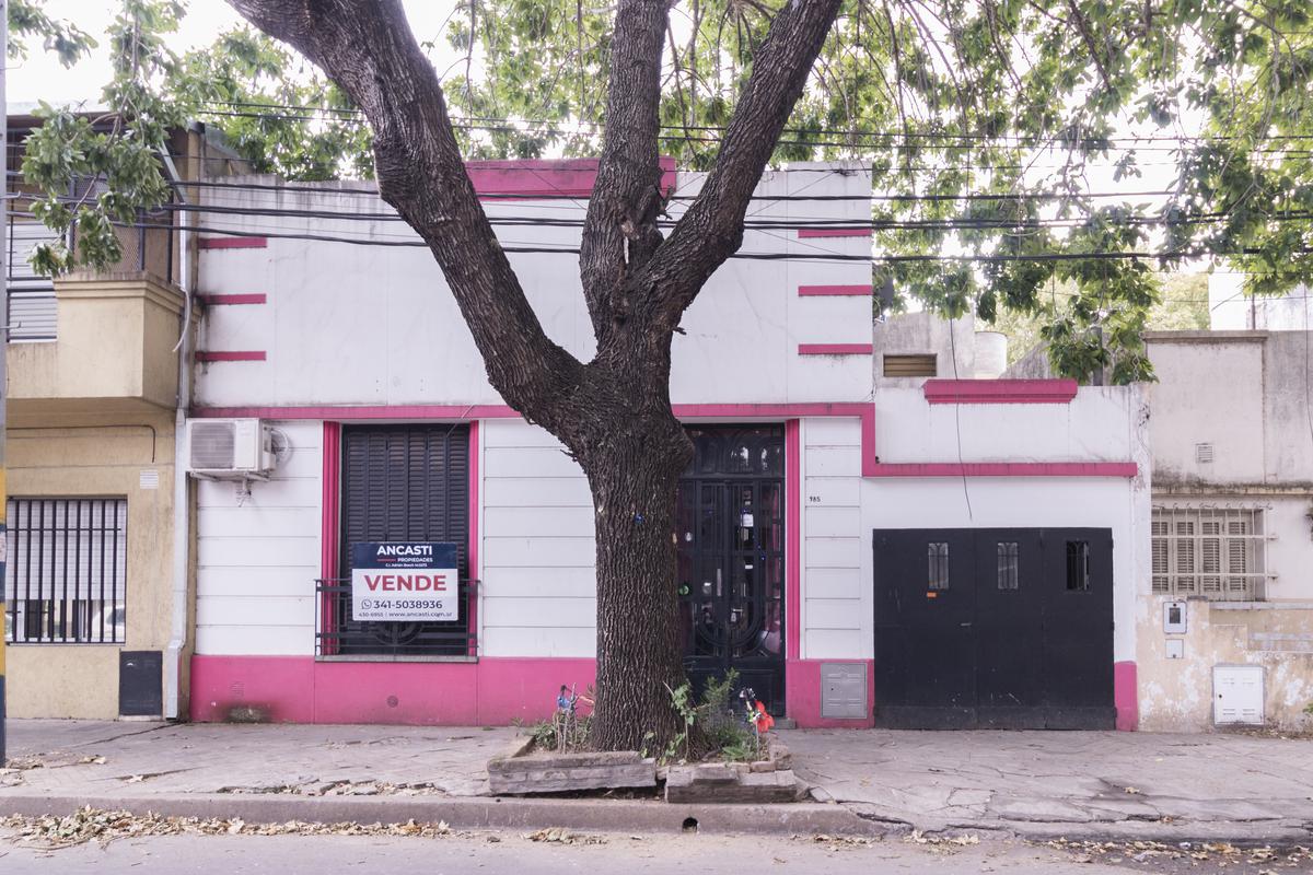 CASA DOS DORMITORIOS  / LEGIZAMON 900