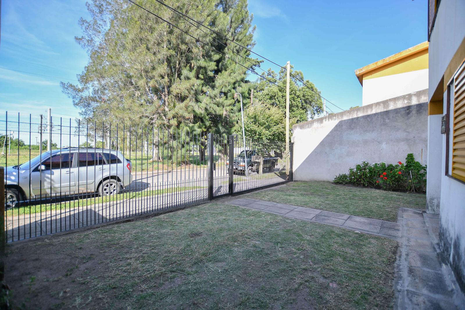 CASA EN VENTA - Calle 1 e/ 415 bis y 419 8 - PB