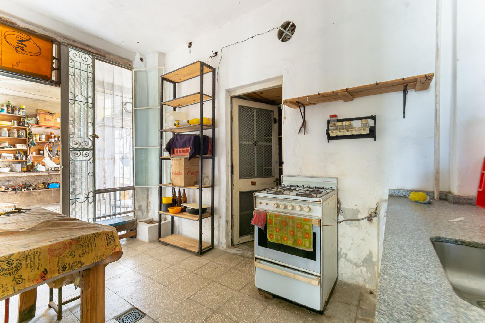 Oportunidad Casa a reciclar con Patio y Cochera - Arroyito