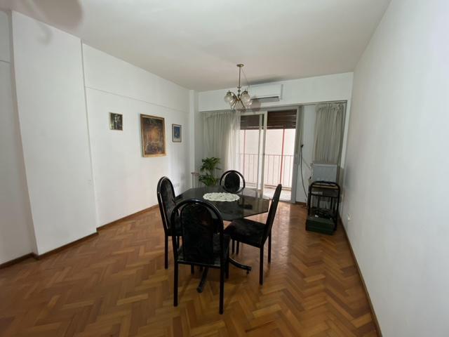 Departamento 3 ambientes, con balcon corrido, en Caballito en venta.