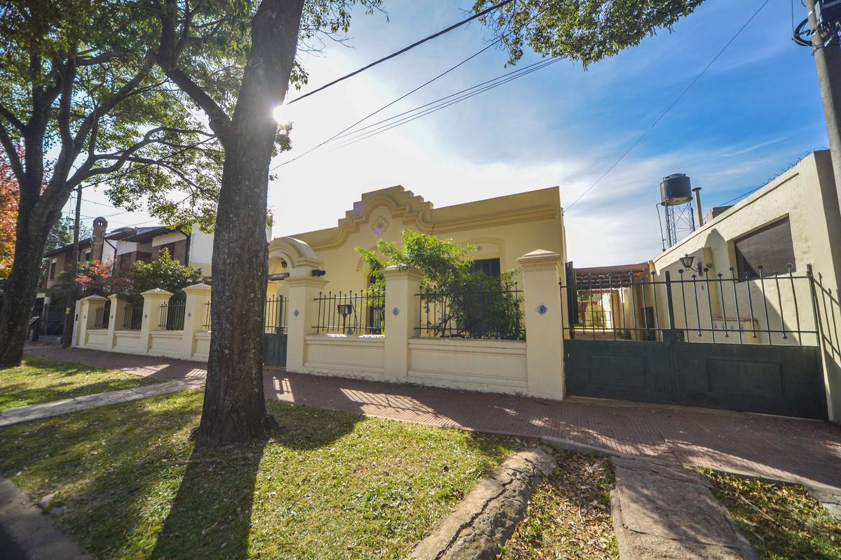 Venta casa en Alberdi de 4 dormitorios y gran terreno