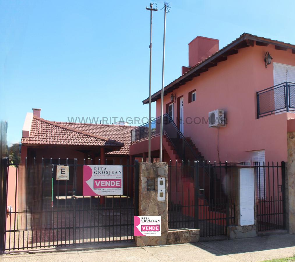 Casa con quincho, parrilla y 2 Cocheras