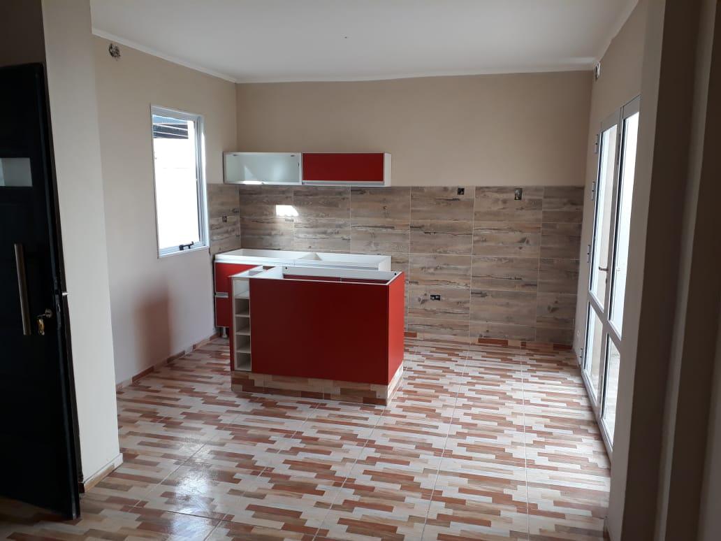 Casa en  Barrio Villa Rosas de 2 dormitorios con garage , en lote de 7 x 31