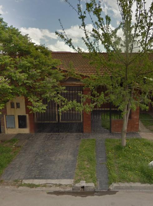 Casa en Venta de 3 ambientes con patio y garage, en Barrio Vitramu, Campana