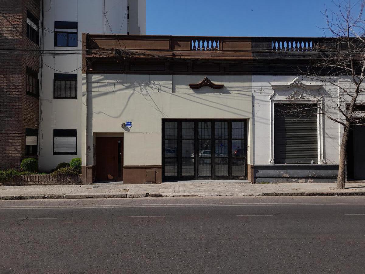 Lote 235m2 (Local    2 Casas). Ovidio Lagos y Avda. Pellegrini. Rosario. Barrio Lourdes.