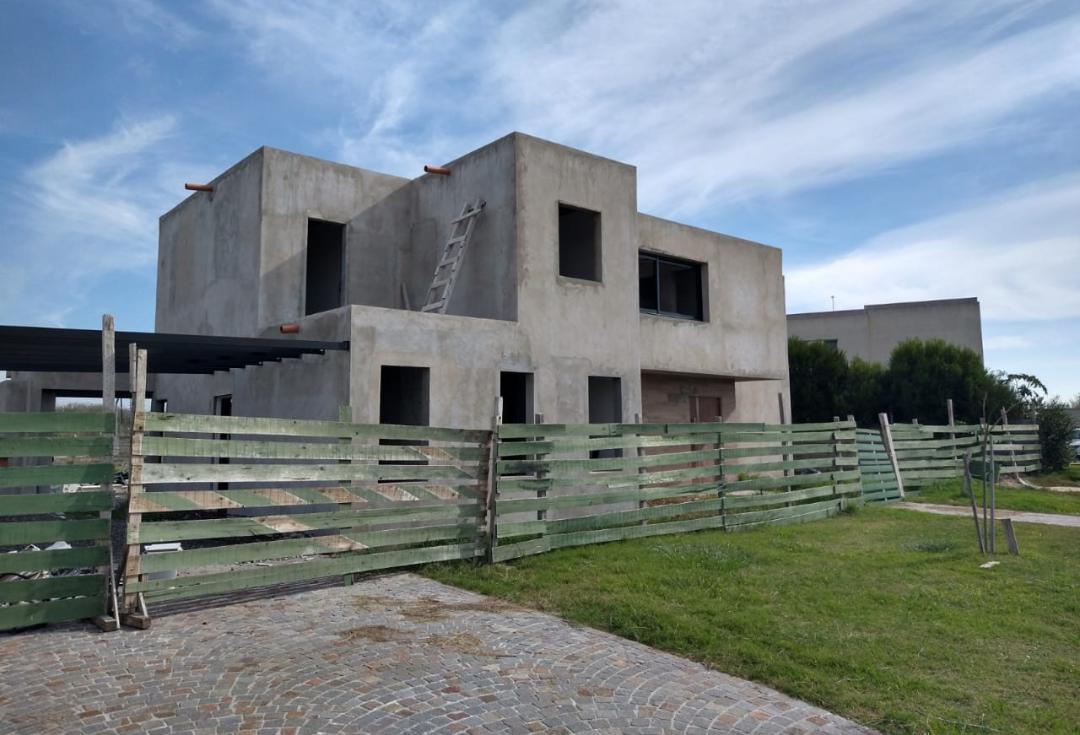 Casa a estrenar área 10 San Sebastián con pileta