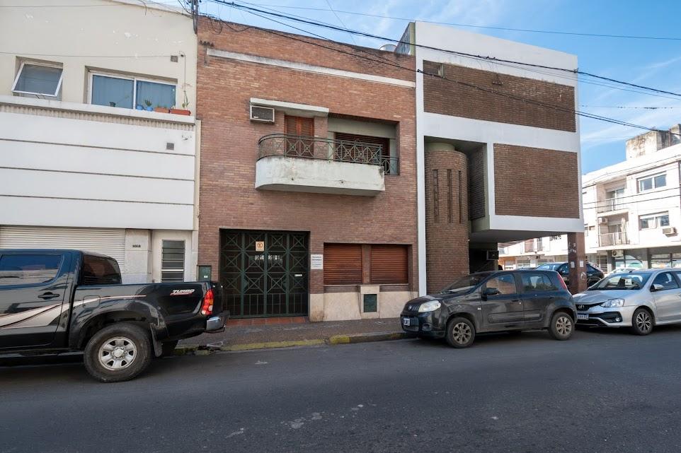 Venta!Casa en Centro de 3 dorm , consultorio independiente , patio , cochera.