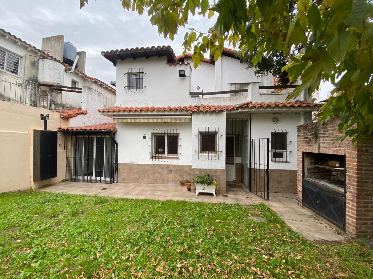 Casa en  Acassuso de Vias a Libertador - Jardin, Piscina, Parrilla