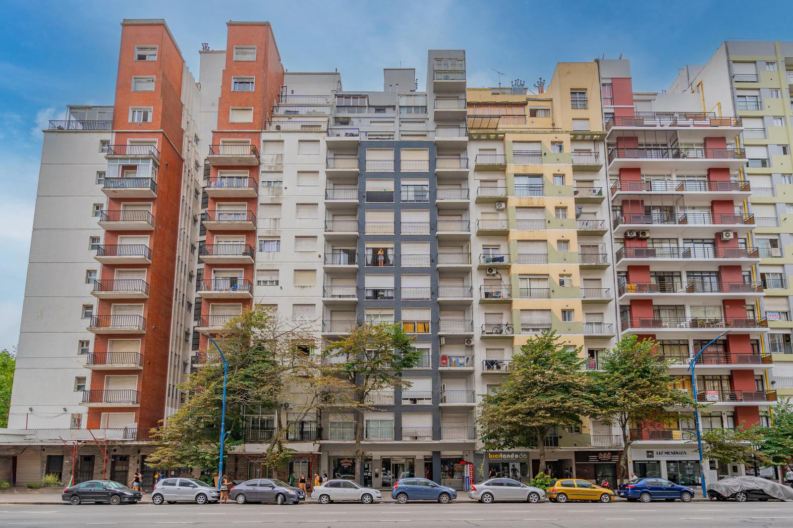 Departamento en venta, monoambiente con patio, recicclado. Zona Plaza Colón.