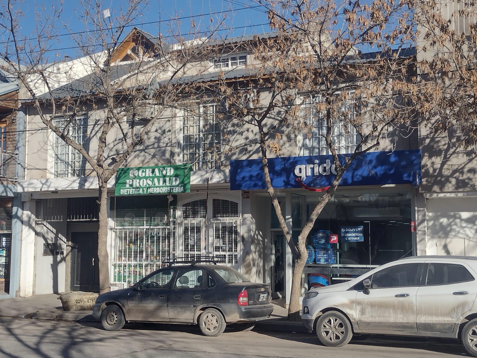 Venta Local sobre calle Esmeralda al 1000 -  Cipolletti