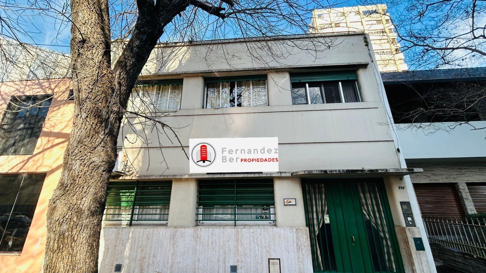 Casa de 8 dormitorios   en  La Plata