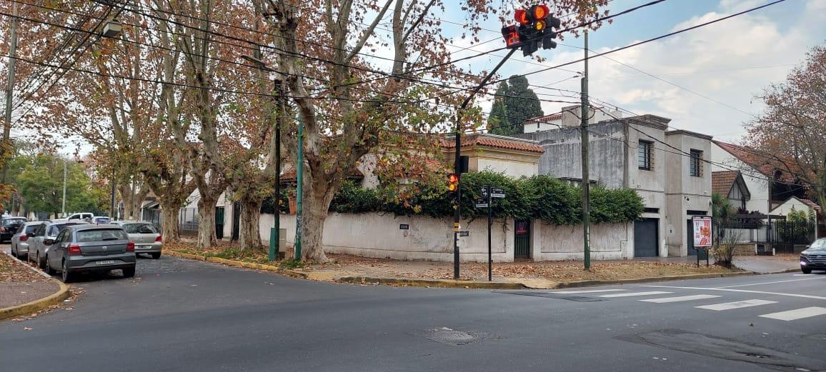 Casa a refaccionar en  Banfield / Posibilidad para desarrollo