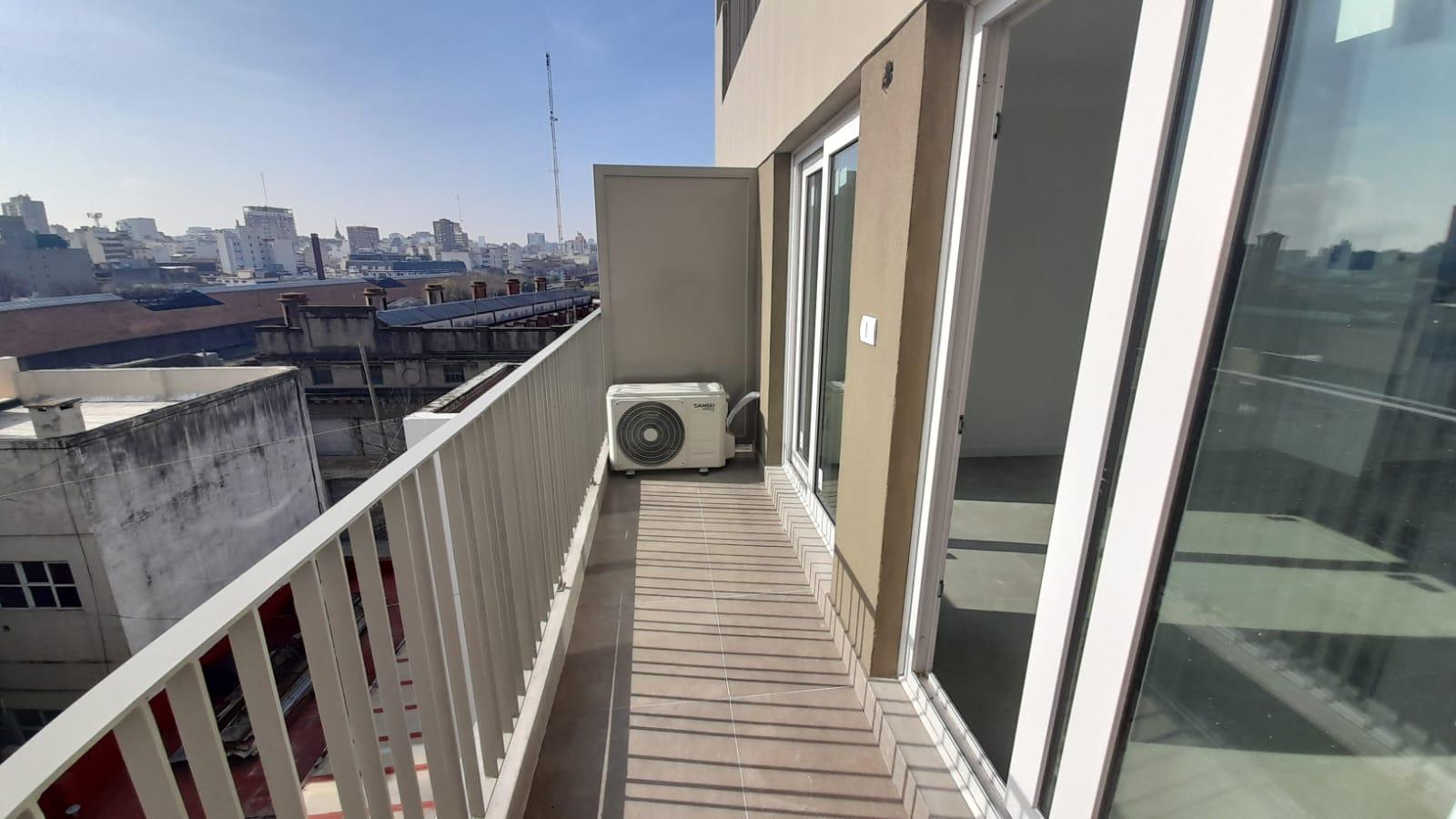 Departamento monoambiente con balcon al frente en Almagro en alquiler - Bartolome Mitre al 3400