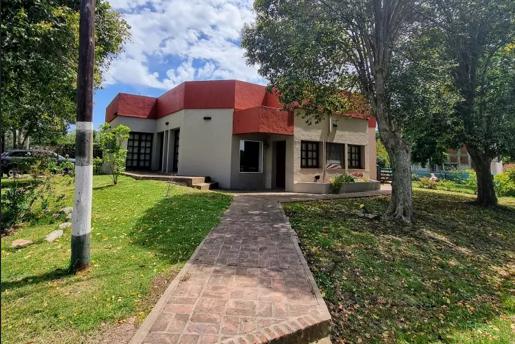 Excelente casa en venta en barrio Las Brisas Country Club. Zelaya, Pilar.