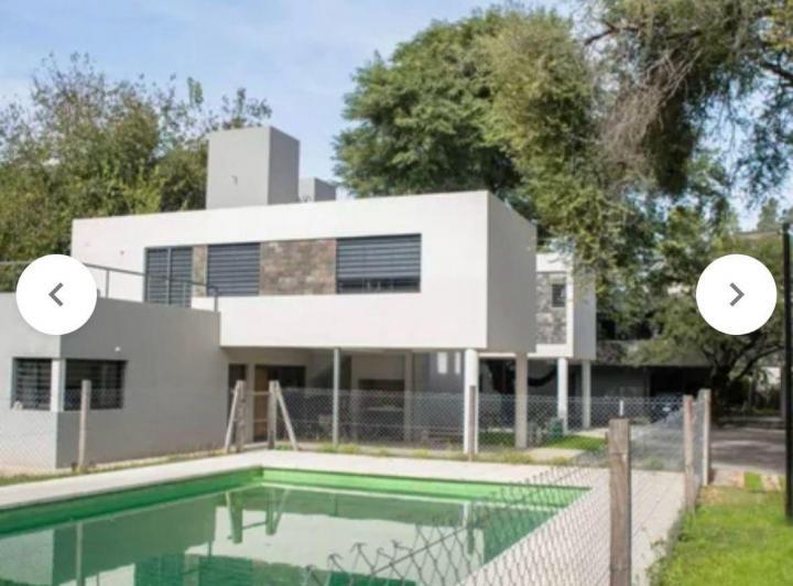 Casa en  en Housing