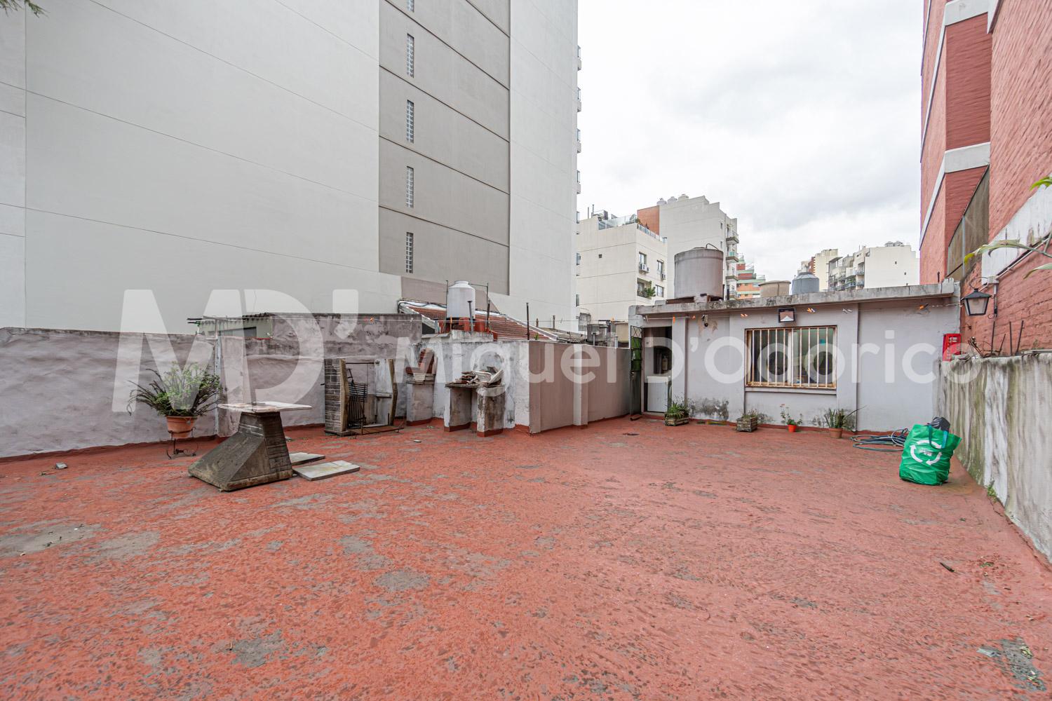 Venta PH 3 ambientes y escritorio con terraza