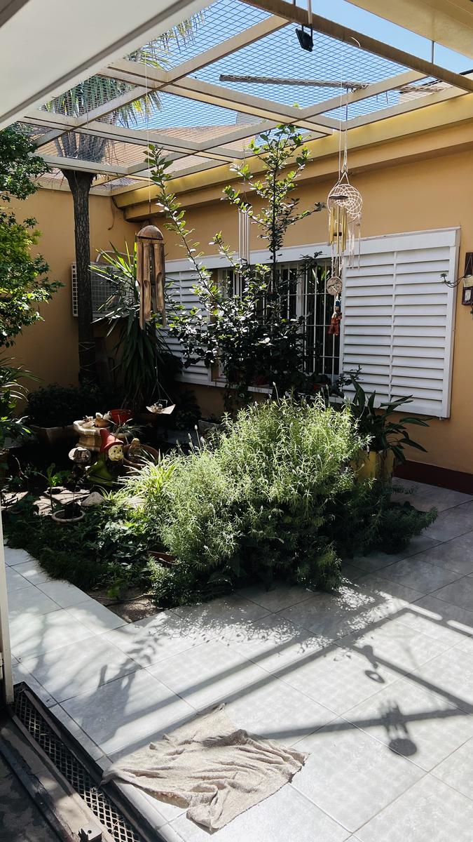 CASA EN VENTA EN BARRIO LOS NARANJOS