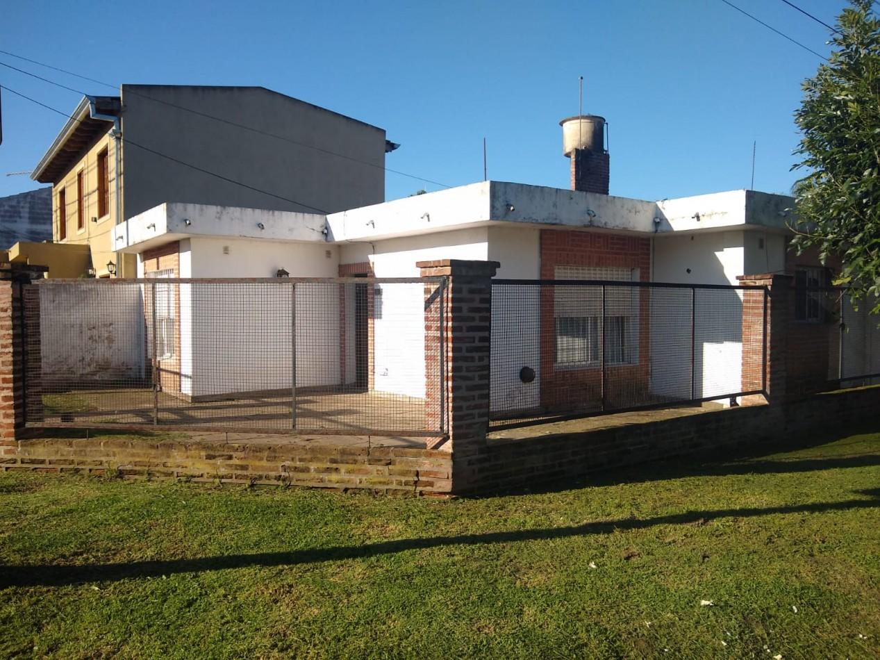 VENTA de casa en esquina en City Bel a pocas cuadras del camino Gral. Belgrano.