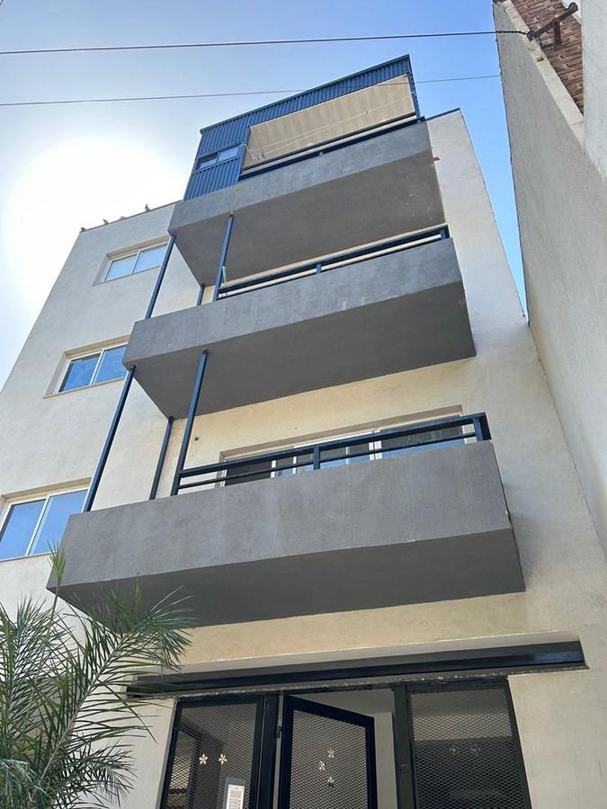 Departamento en Venta 3 Amb con Balcon a 2 Cuadras de Cazon en Tigre.