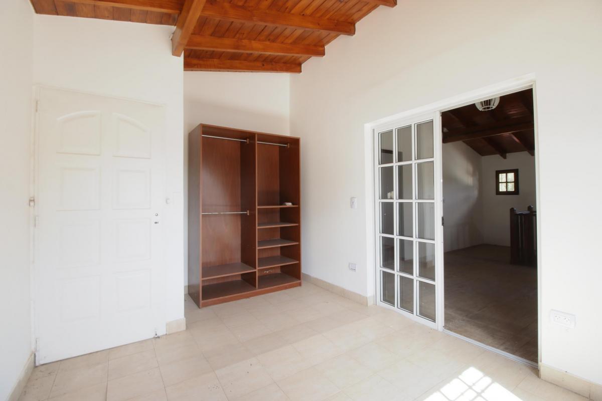 Venta Casa 5 ambientes - Acepta permuta - Villa de Mayo