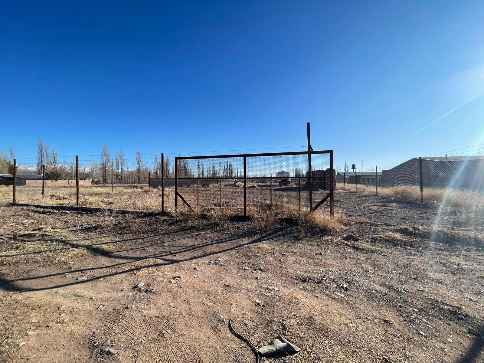 Terreno en Avenida Roca oeste y Cacique Colimilla