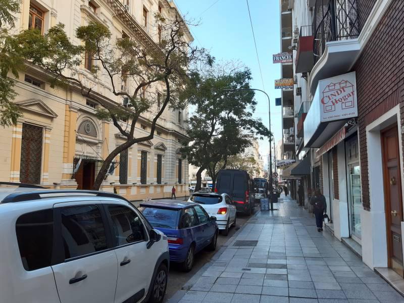 Congreso frente al departamento central de policia, local de 68 m2 , apto credito