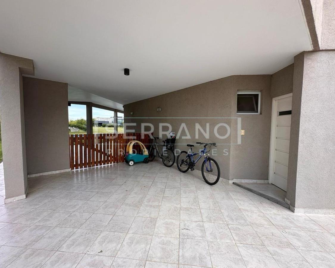 Venta. Casa al lago 3/4 Dorm, pileta climatizada, Cabos del Lago, Nordelta