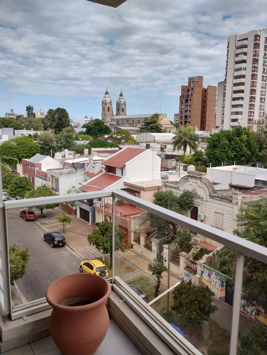 EXCELENTE SEMIPISO EN VENTA ZONA PARQUE