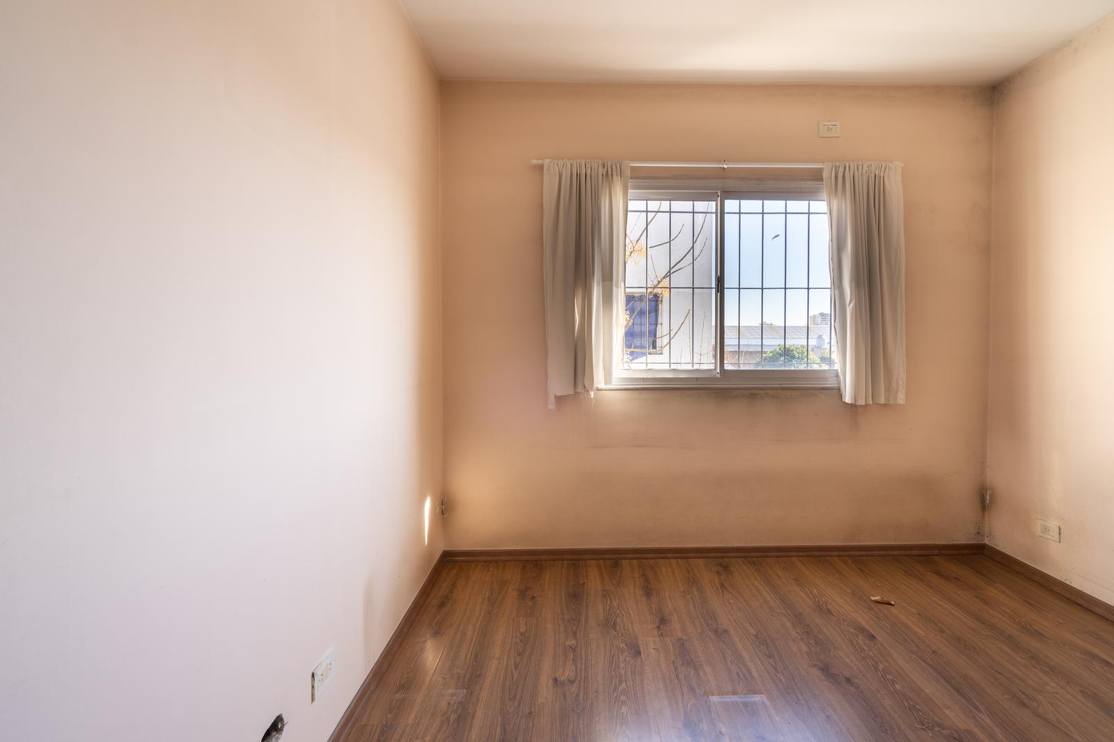 Venta de departamento 3 ambientes con terraza en Tapiales.