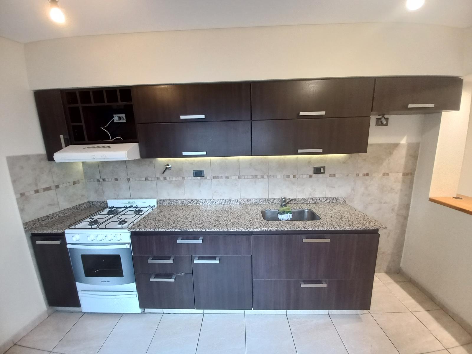 VENDE PH 49M2, DOS AMBIENTES, DOS BALCONES Y COCINA SEPARADA EN NAON