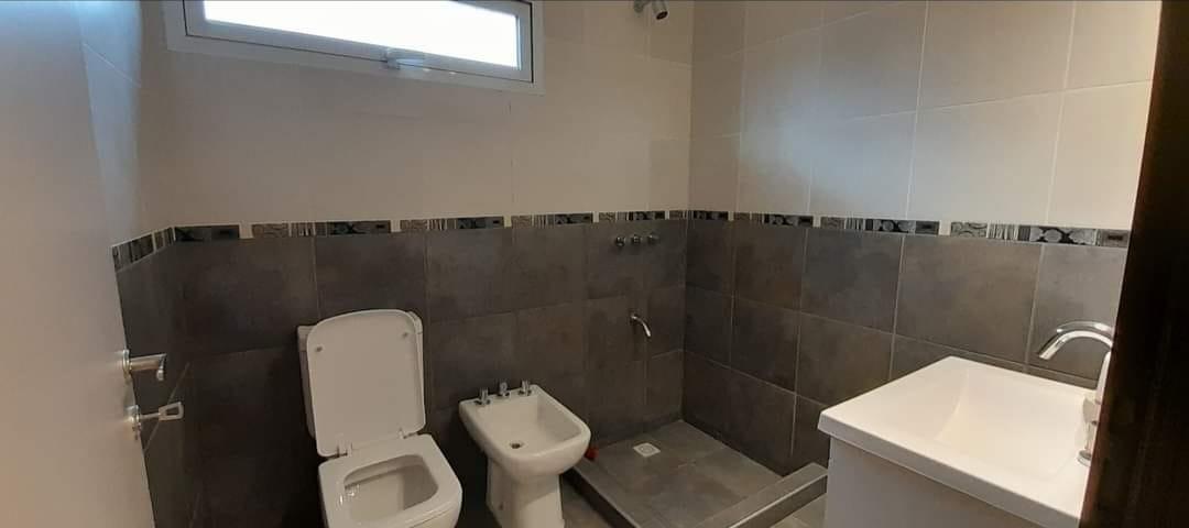 Casa en venta - 2 Dormitorios 2 Baños - Cocheras - 300Mts2 - Carhué