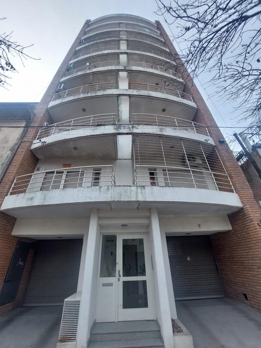 Departamento 1 dormitorios con cochera en barrio Lourdes